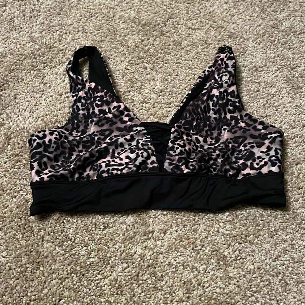 Jessica Simpson sports bra